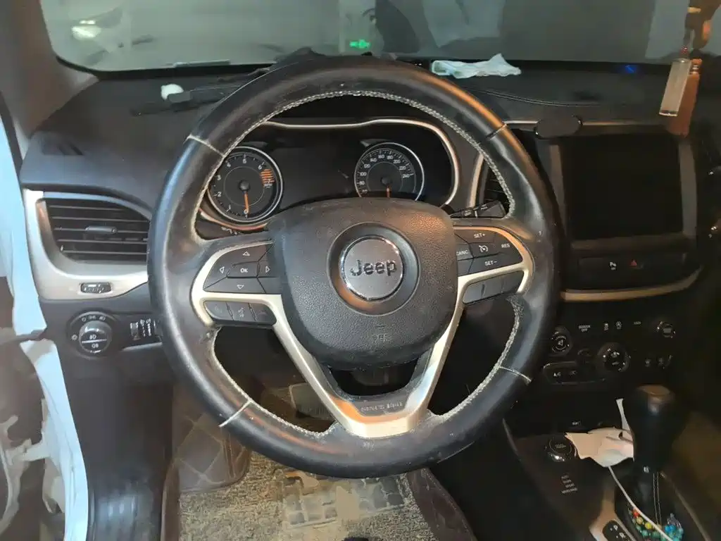 Jeep Cherokee — миниатюра 6
