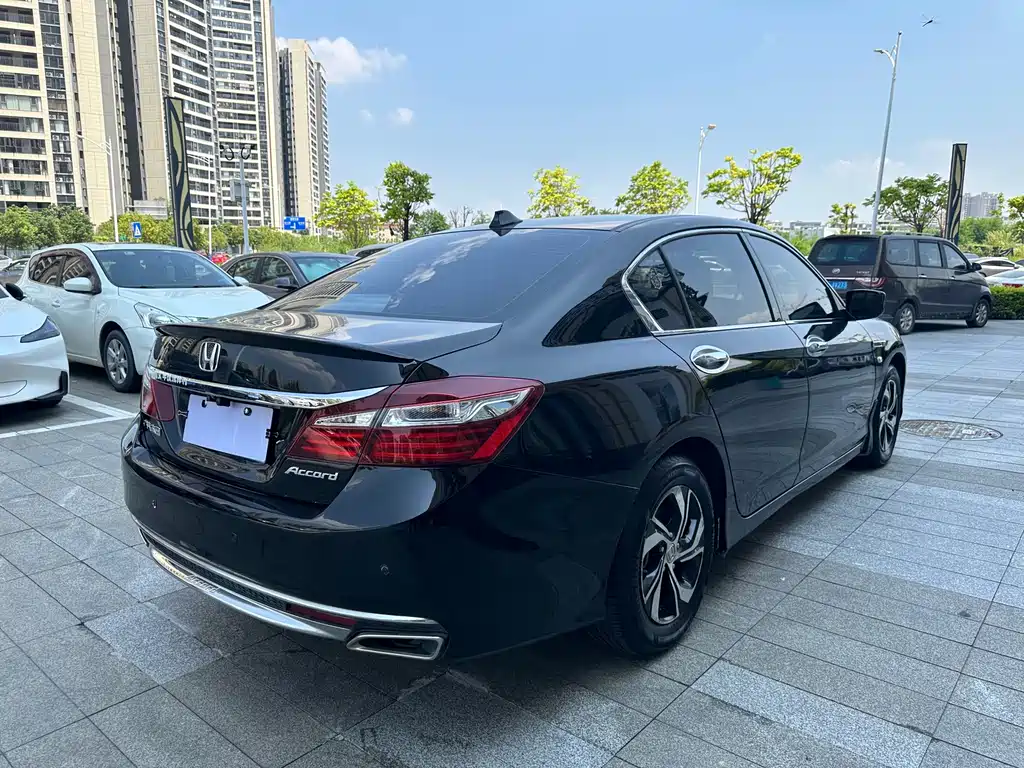 Honda Accord — миниатюра 10