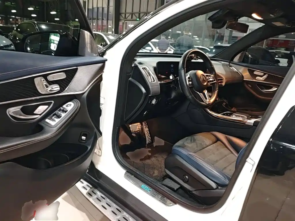 Mercedes-Benz EQC — миниатюра 16