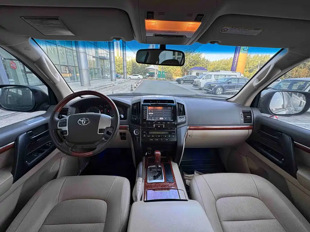Toyota Land Cruiser — миниатюра 8