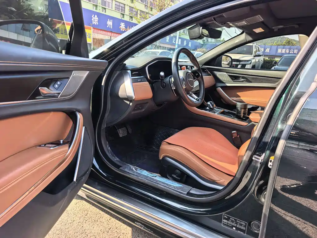 Jaguar XFL — миниатюра 7