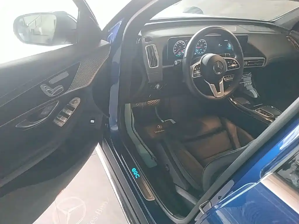 Mercedes-Benz EQC — миниатюра 16