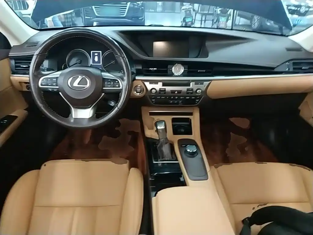 Lexus ES — миниатюра 10
