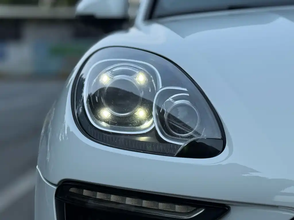 Porsche Macan — миниатюра 18