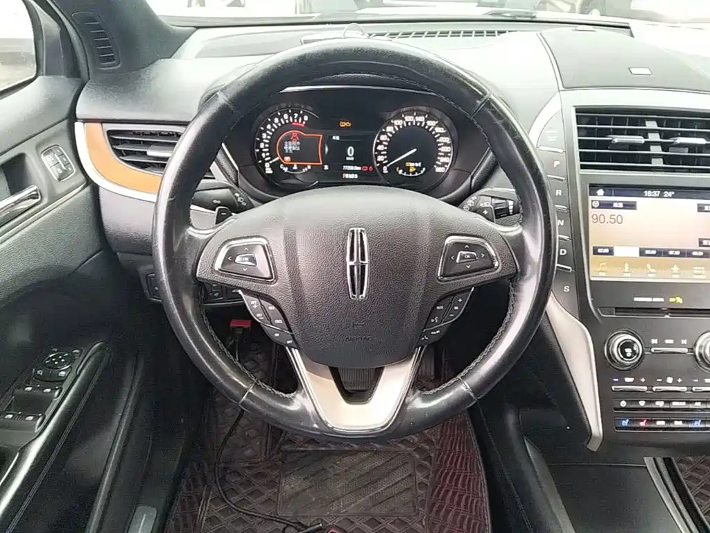Lincoln MKC — миниатюра 11