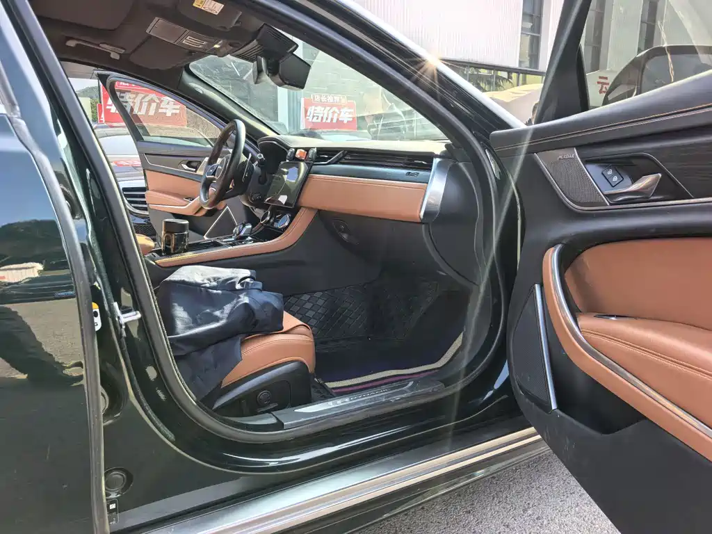 Jaguar XFL — миниатюра 4