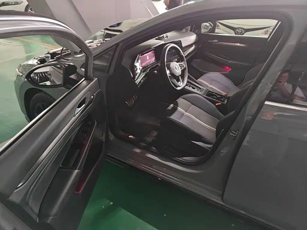 Volkswagen Golf — миниатюра 18