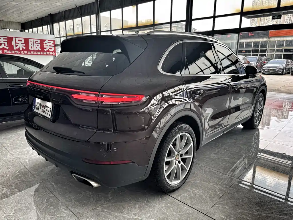 Porsche Cayenne — миниатюра 6