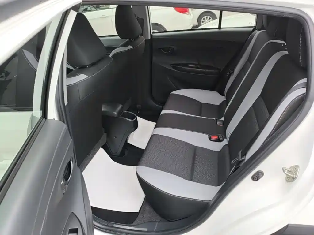 Toyota Yaris L — миниатюра 17