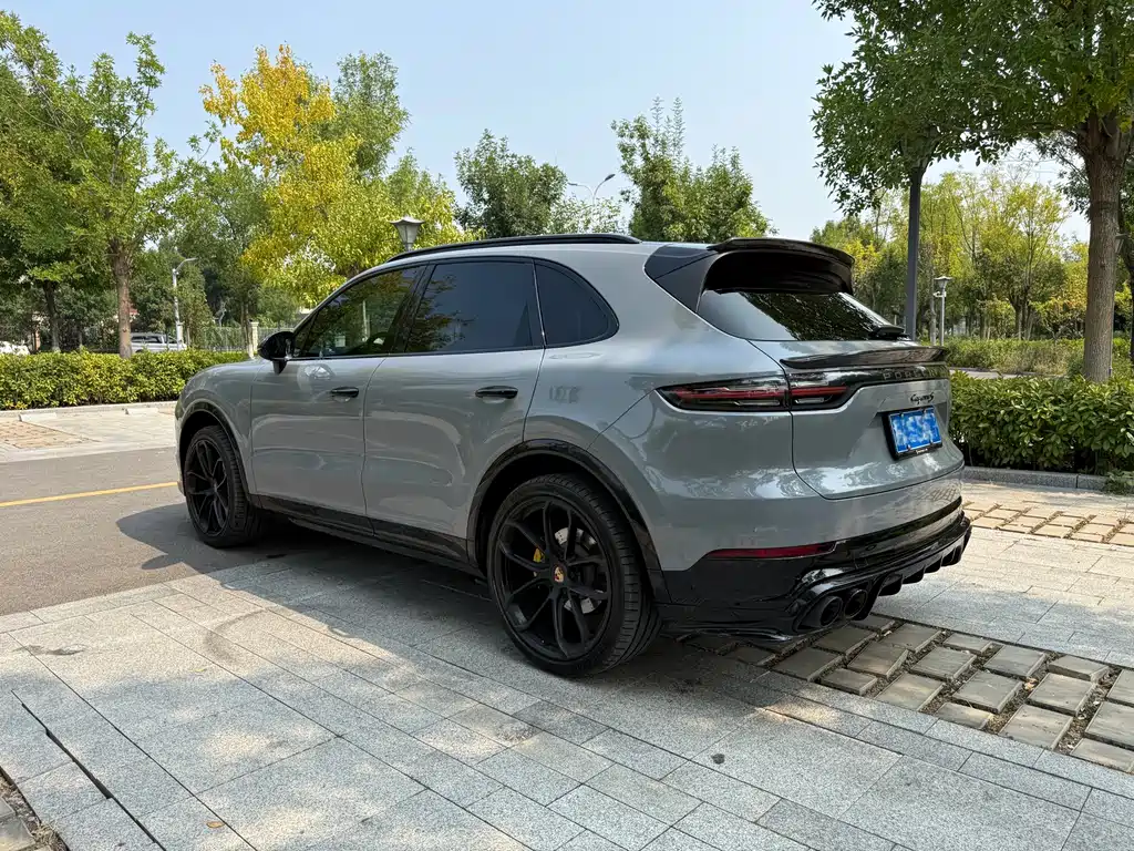 Porsche Cayenne — миниатюра 4