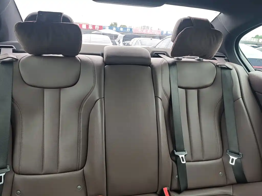BMW 5 Series — миниатюра 10