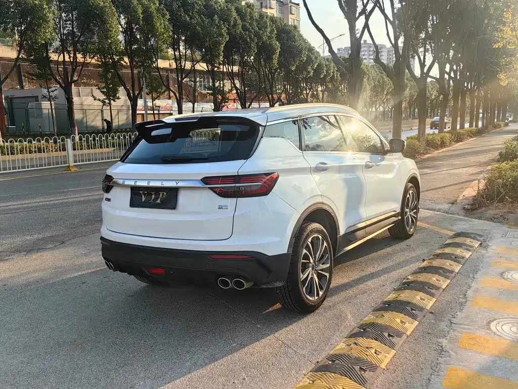 Geely Binyue — миниатюра 13