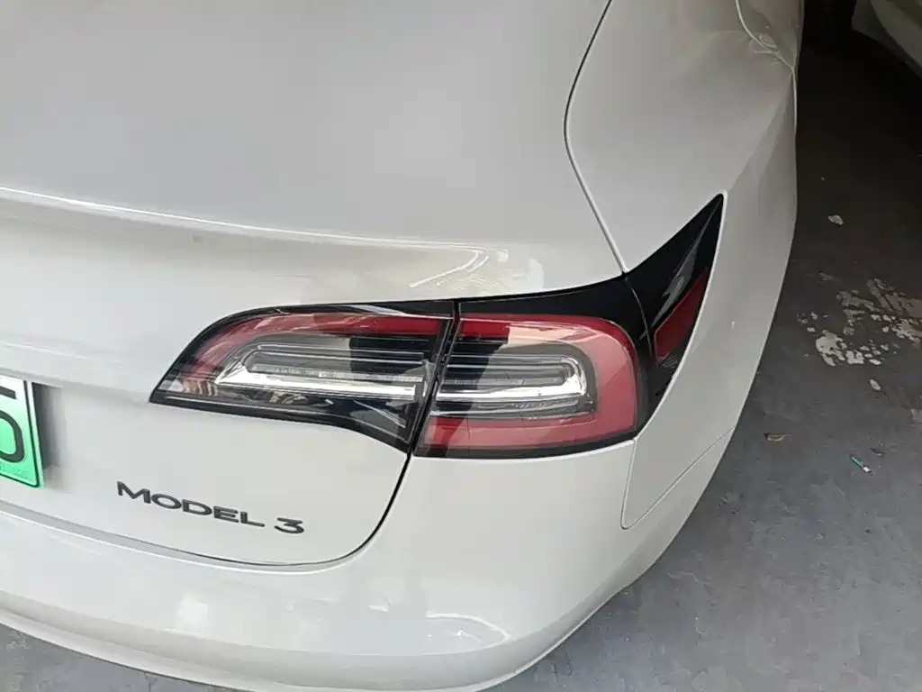 Tesla Model 3 — миниатюра 8
