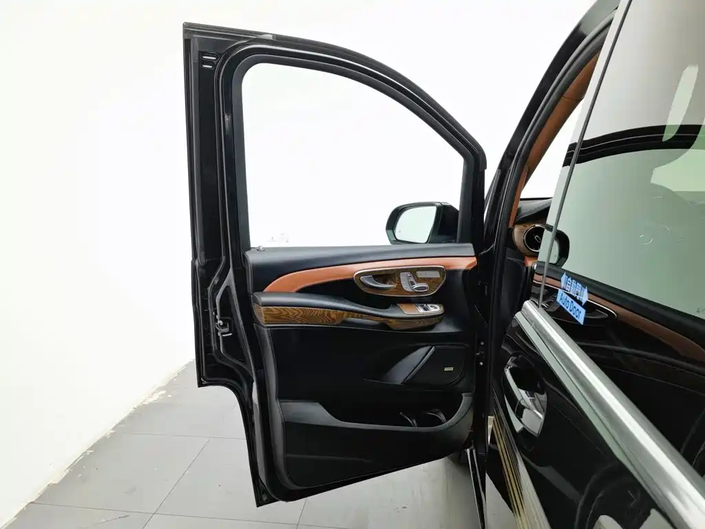 Mercedes-Benz V-Class — миниатюра 15