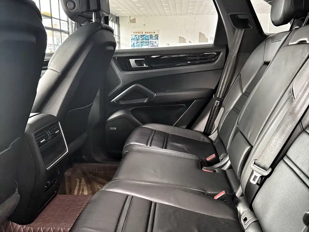 Porsche Cayenne — миниатюра 11