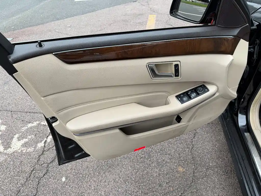 Mercedes-Benz E-Class — миниатюра 6