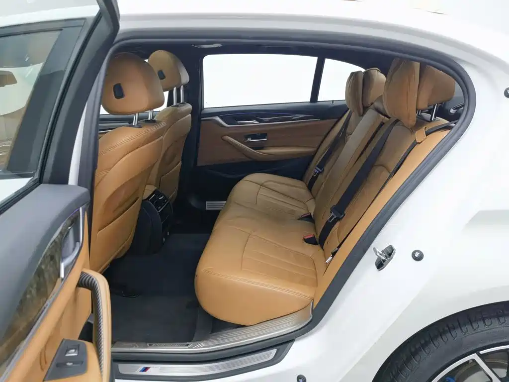 BMW 5 Series — миниатюра 15