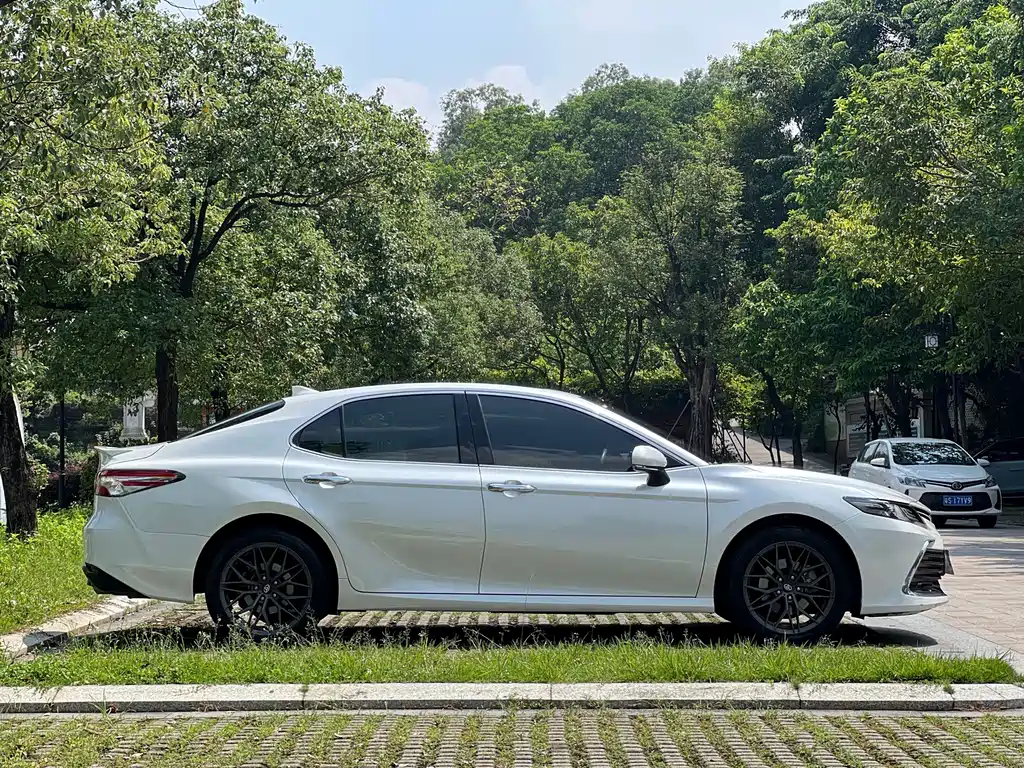 Toyota Camry — миниатюра 8