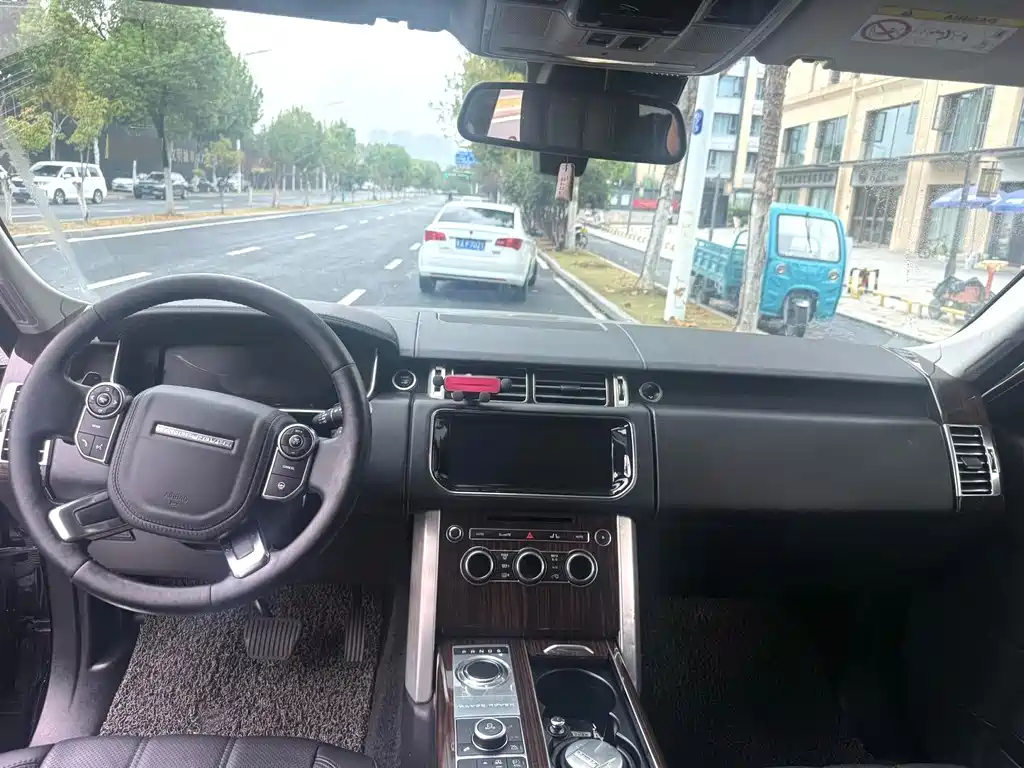 Land Rover Range Rover — миниатюра 4