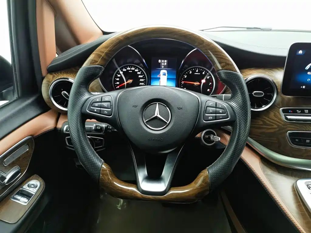 Mercedes-Benz V-Class — миниатюра 13