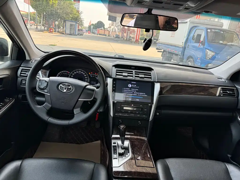 Toyota Camry — миниатюра 12