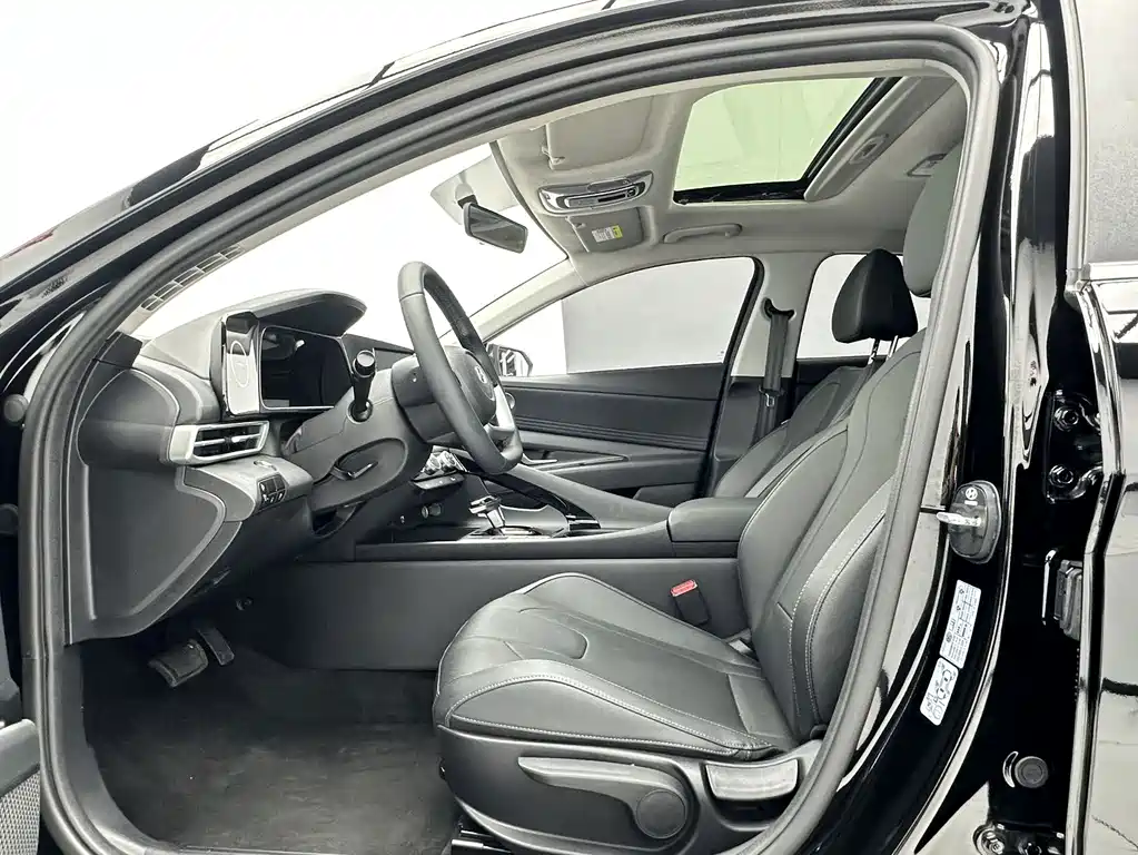Hyundai Elantra — миниатюра 4