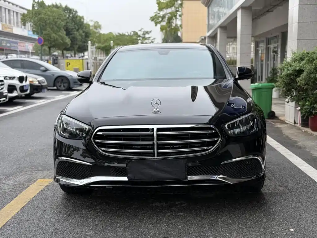 Mercedes-Benz E-Class — миниатюра 2