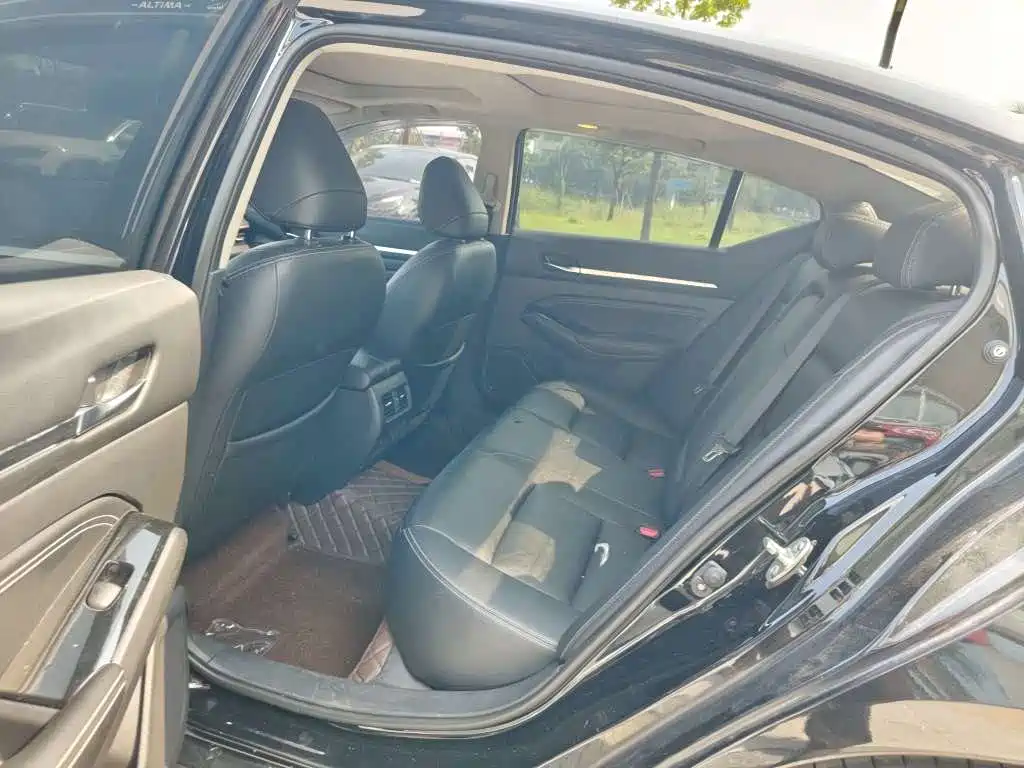 Nissan Teana — миниатюра 7