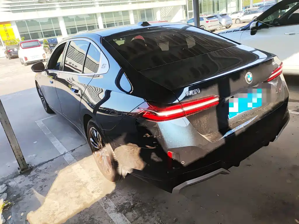BMW 5 Series — миниатюра 4