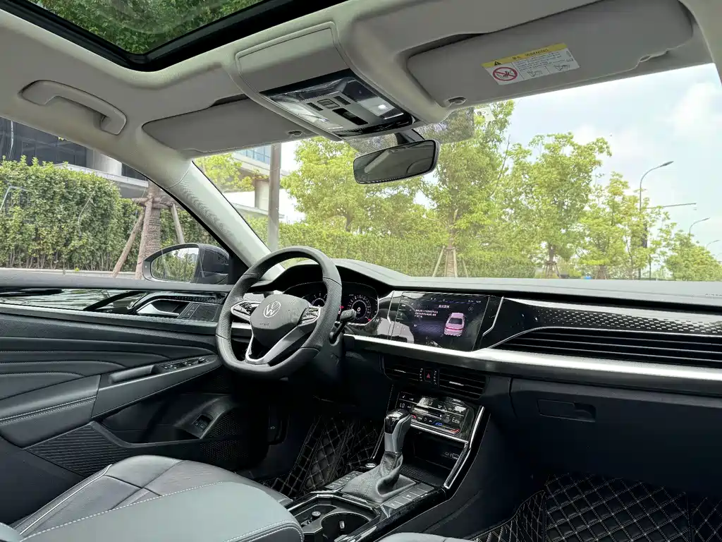 Volkswagen Passat PHEV — миниатюра 12