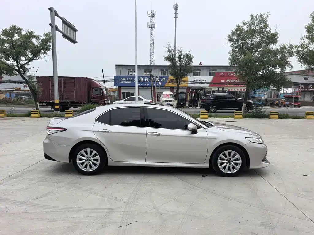 Toyota Camry — миниатюра 8