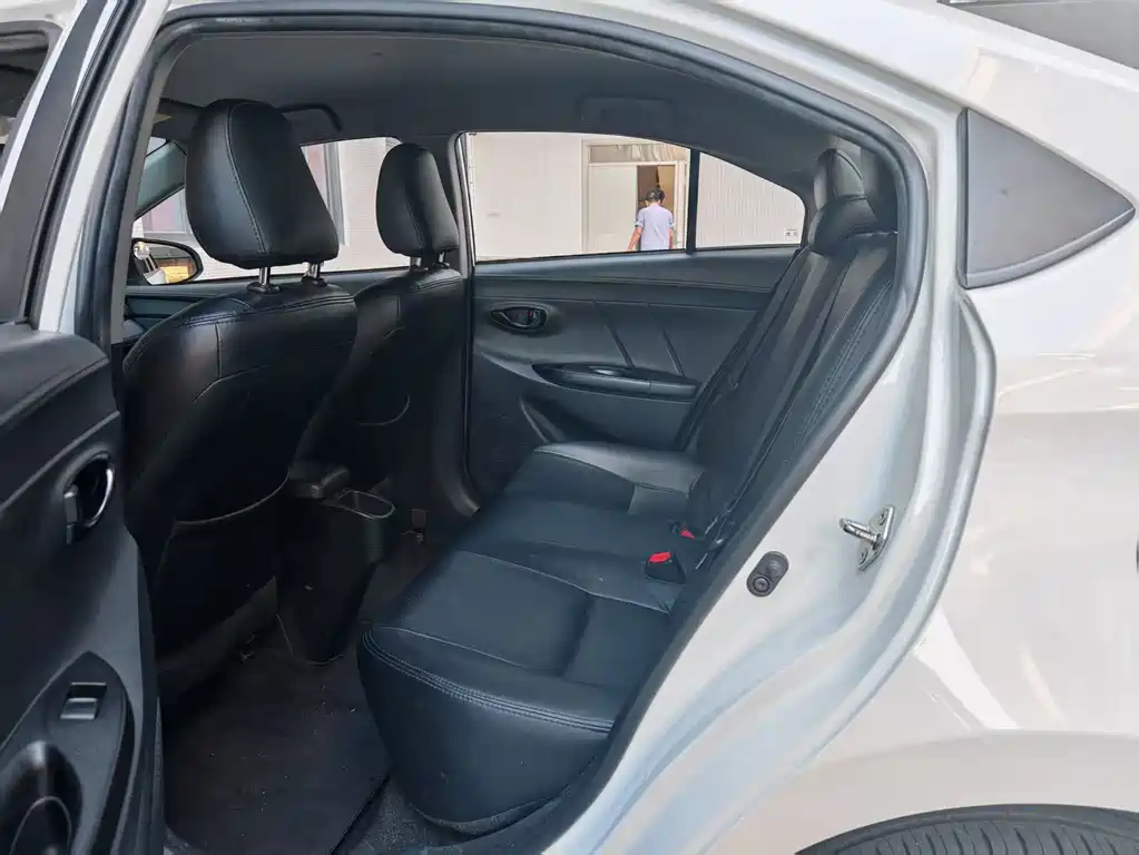 Toyota Yaris L — миниатюра 9