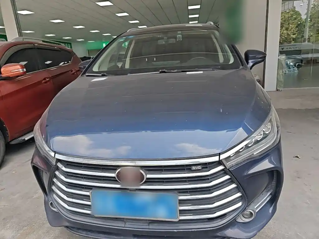 BYD MAX — миниатюра 3