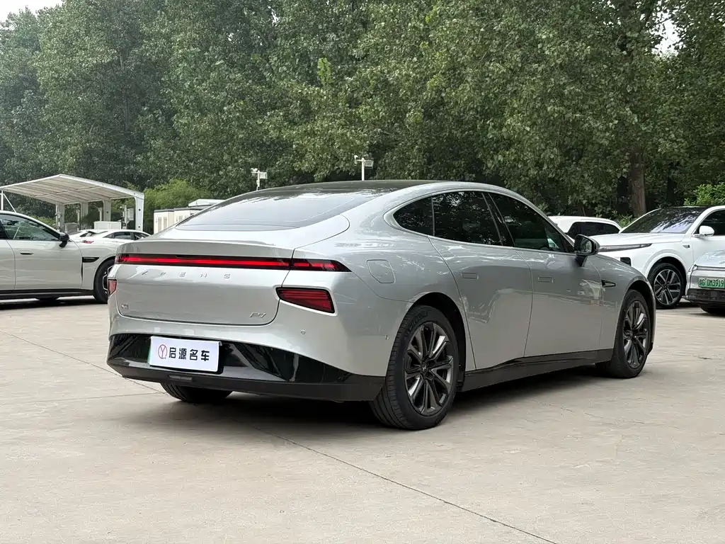 XPeng P7 — миниатюра 11