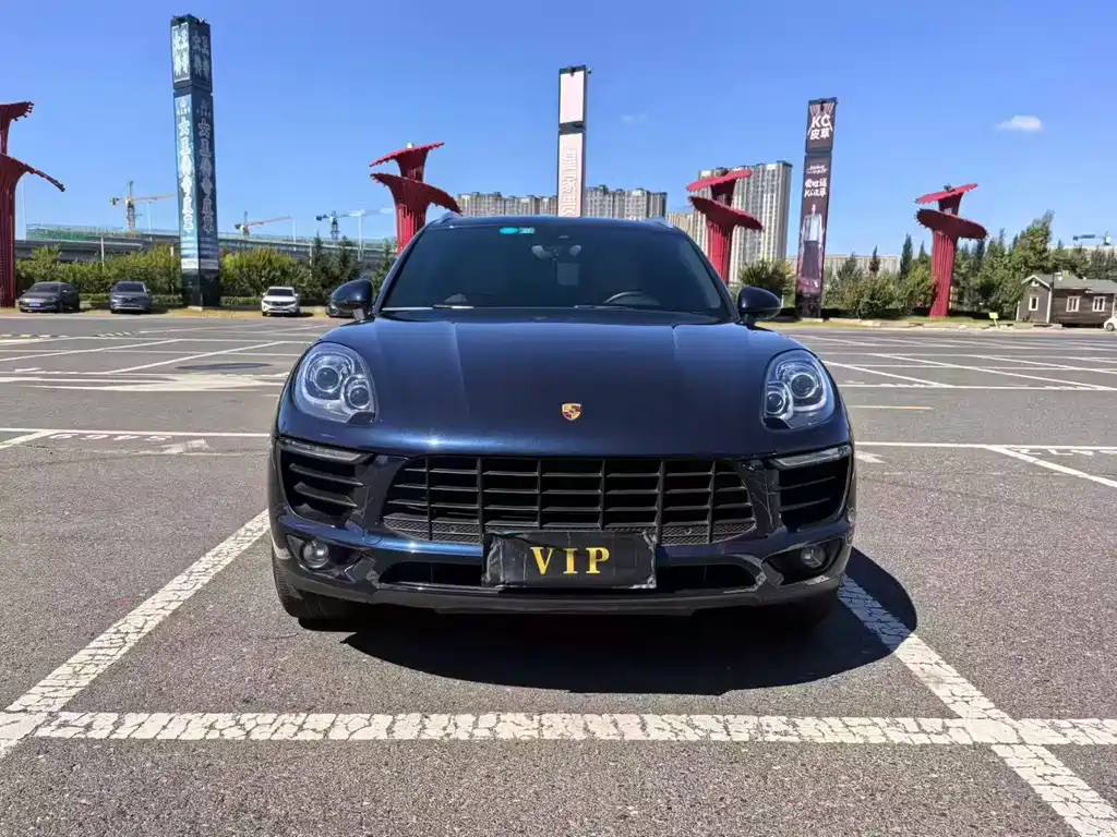 PORSCHE MACAN