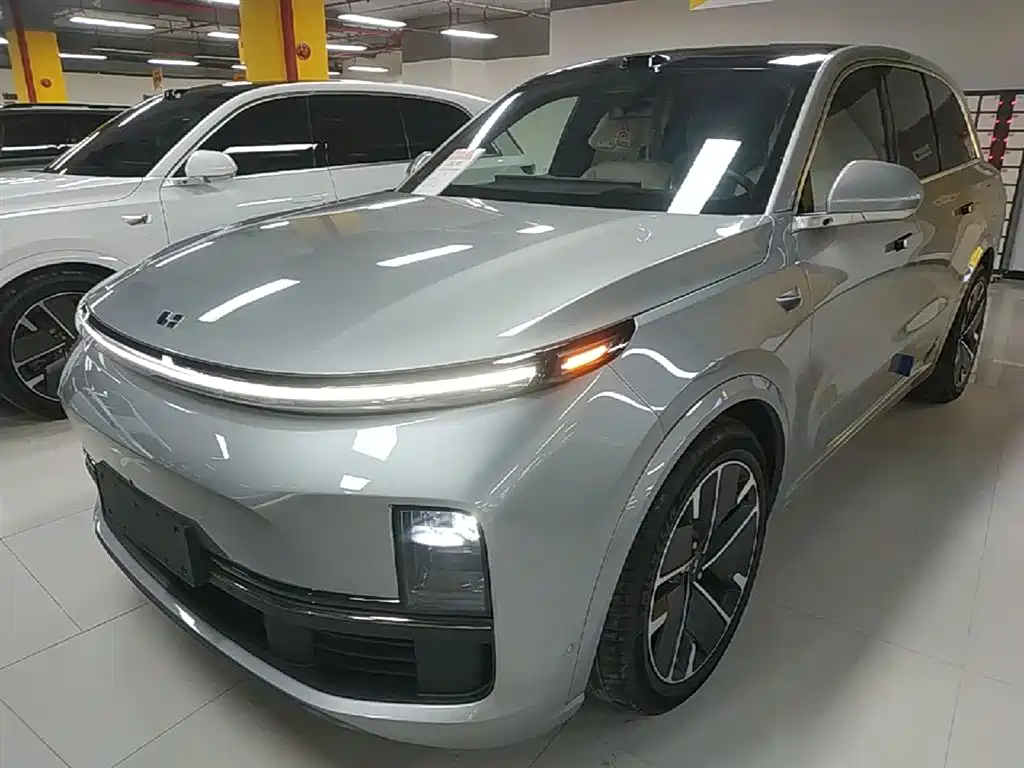 Li Auto Li L8 2025