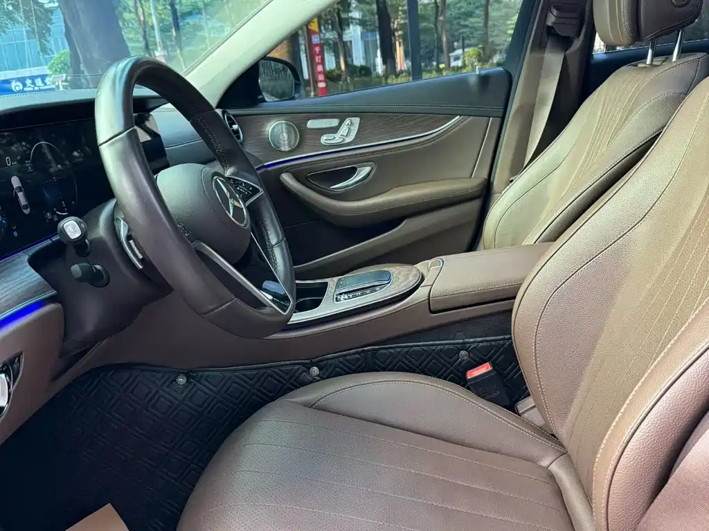 Mercedes-Benz E-Class — миниатюра 8