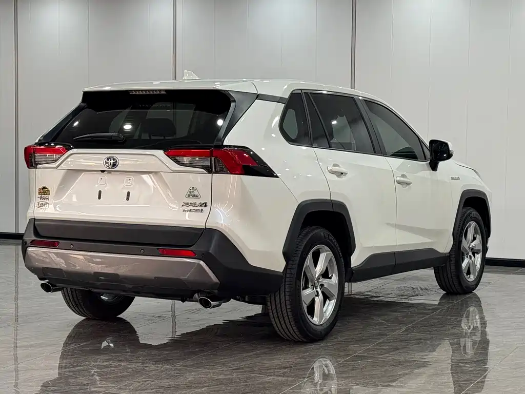 Toyota RAV4 — миниатюра 6