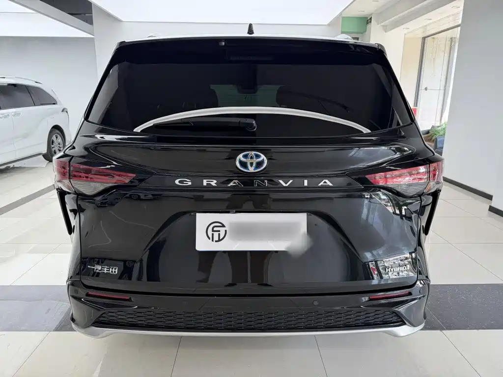 Toyota Granvia — миниатюра 13