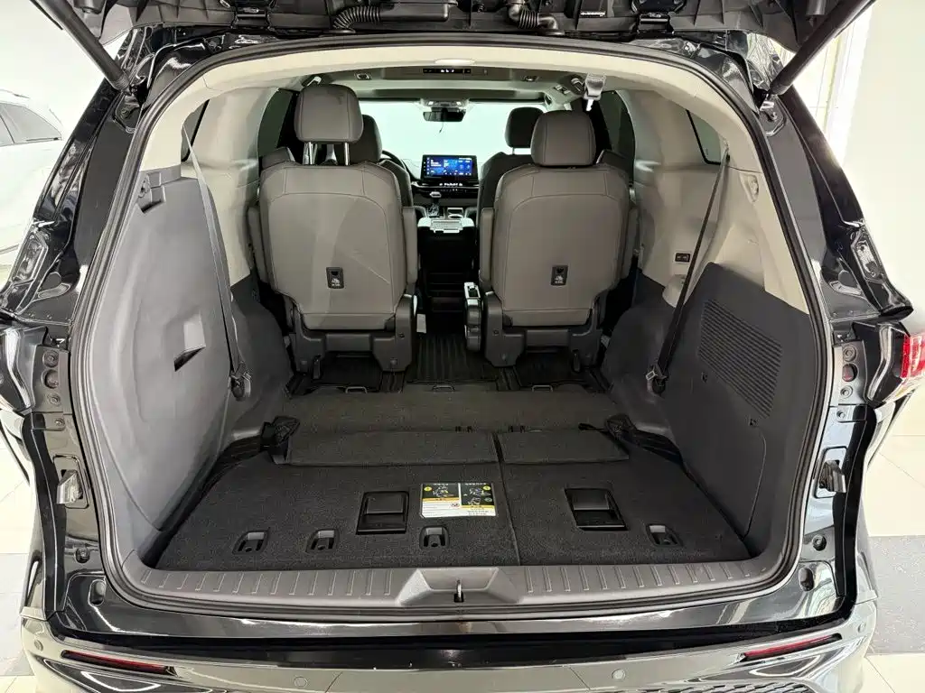 Toyota Granvia — миниатюра 2