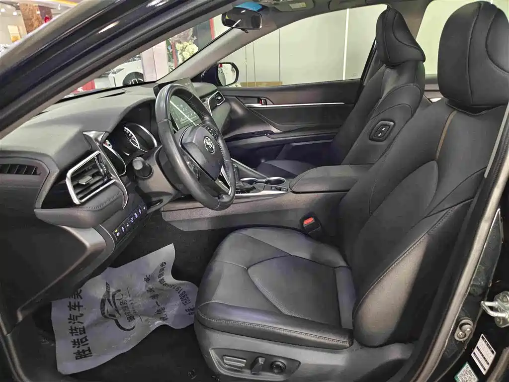 Toyota Camry — миниатюра 5
