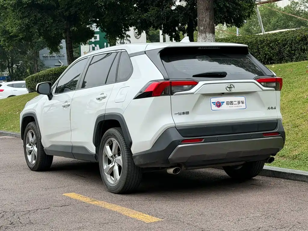Toyota RAV4 — миниатюра 4