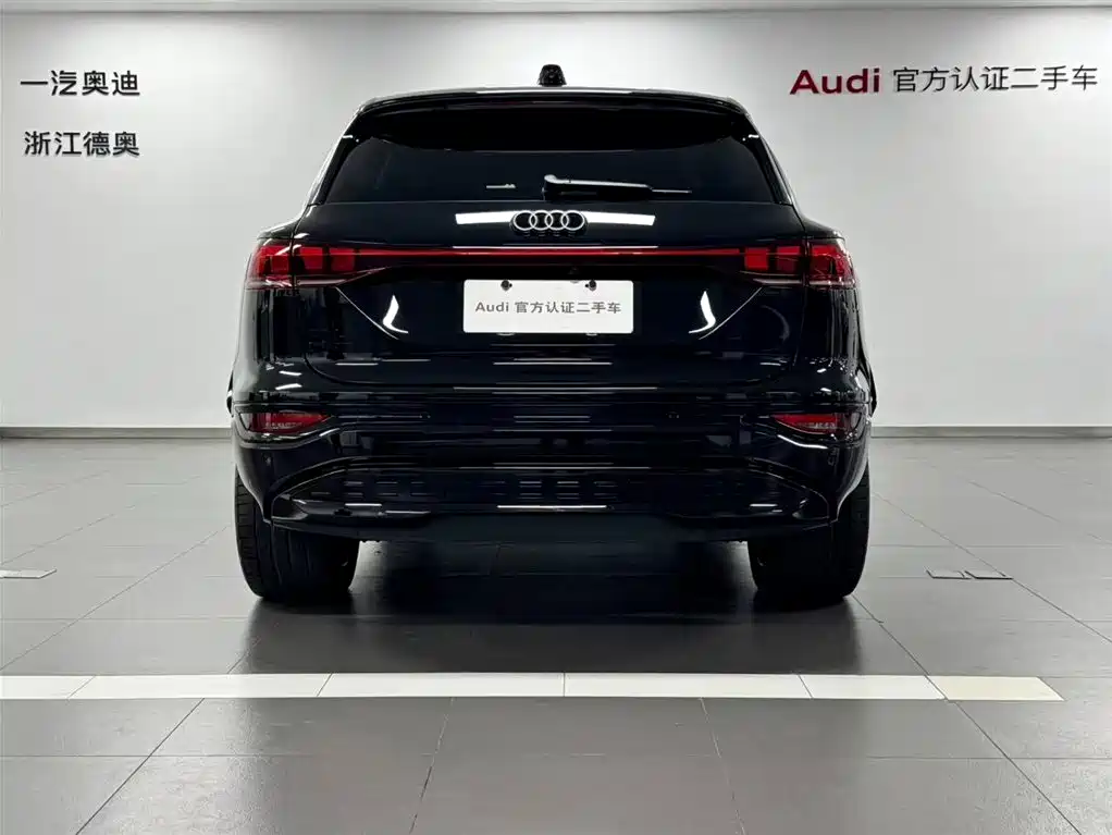 AUDI Q6L E TRON