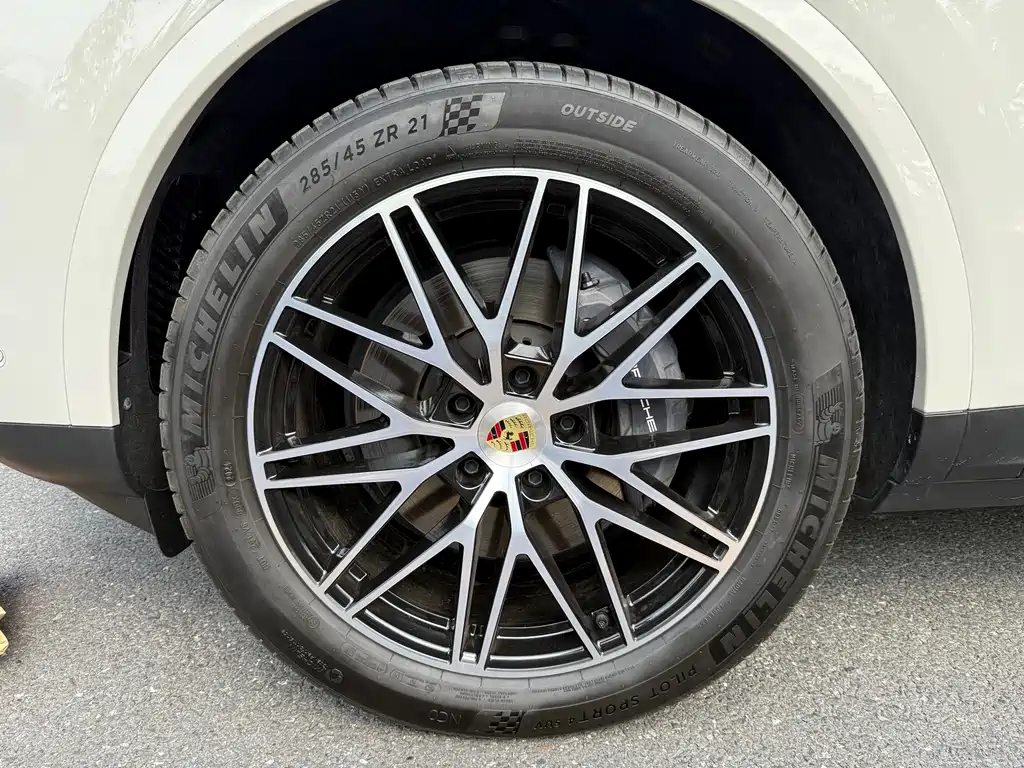 Porsche Cayenne — миниатюра 8