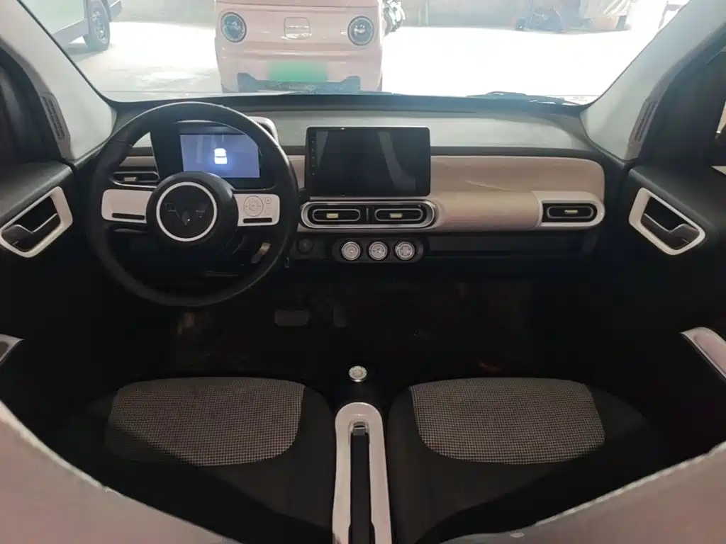 Wuling MINIEV — миниатюра 10