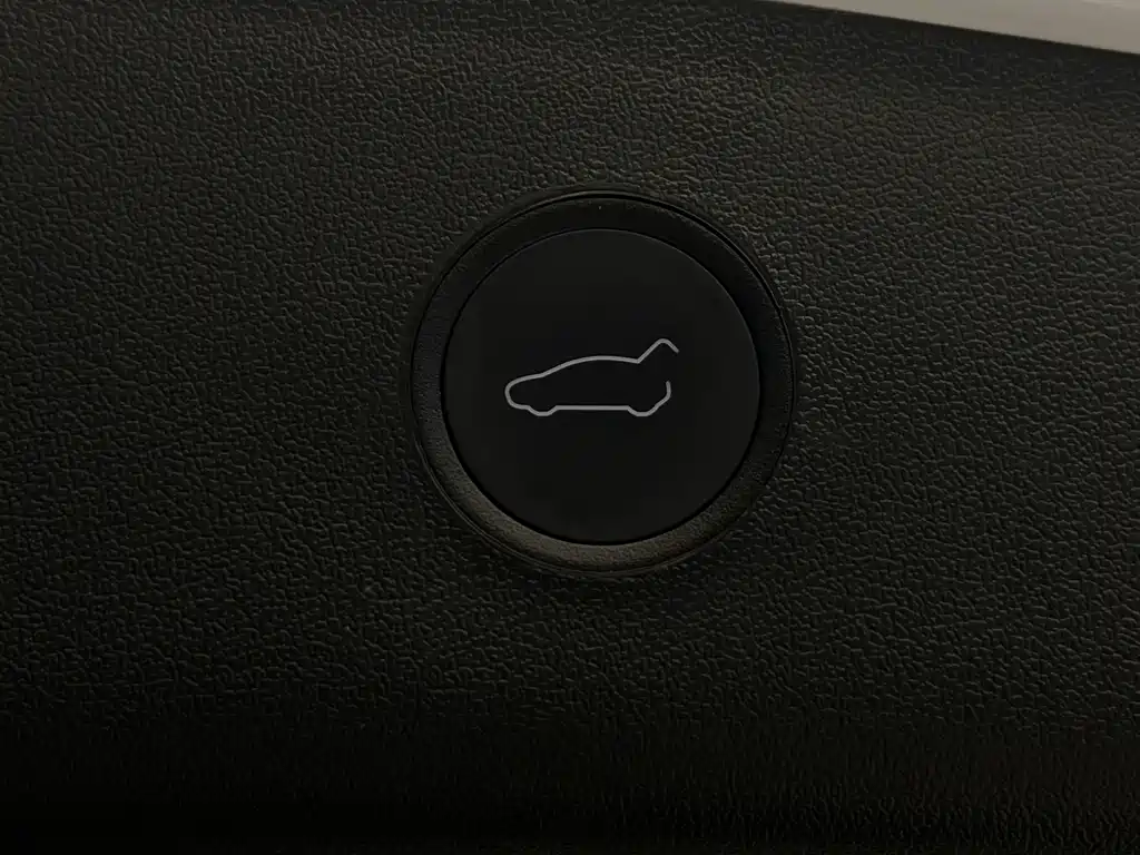 Tesla Model 3 — миниатюра 11