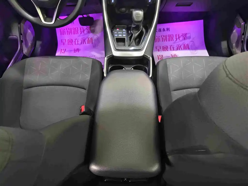Toyota RAV4 — миниатюра 9