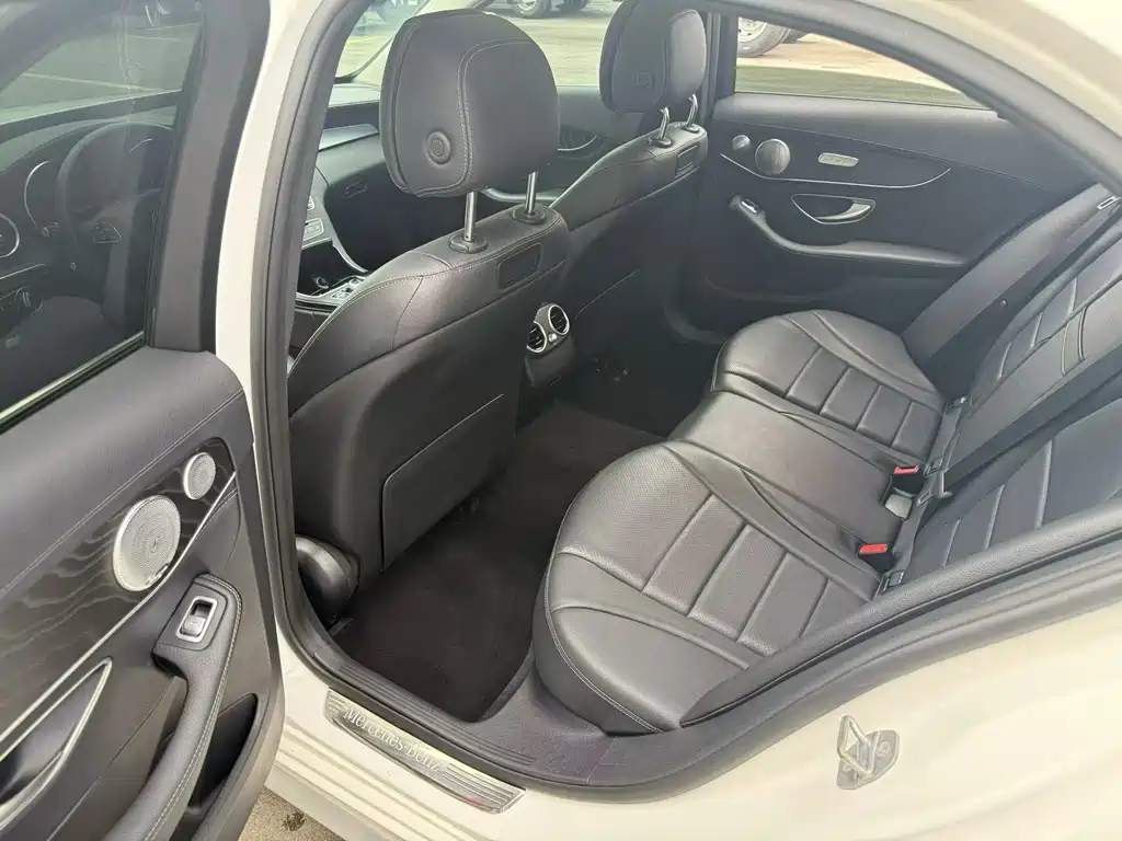 Mercedes-Benz C-Class — миниатюра 6