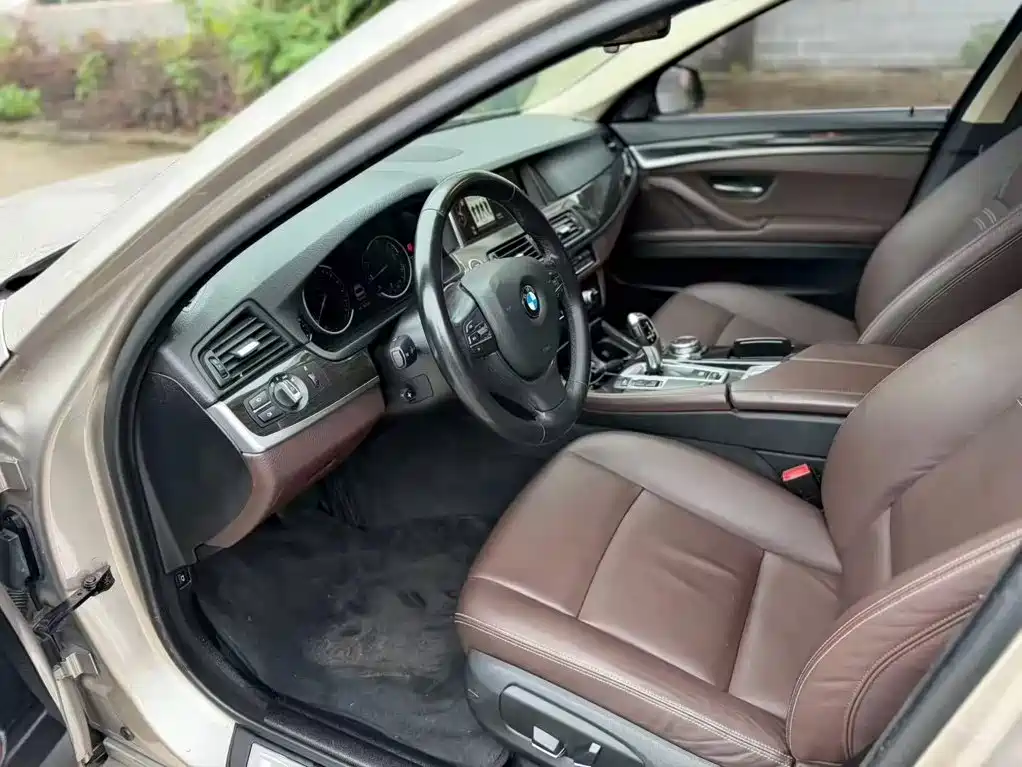 BMW 5 Series — миниатюра 4