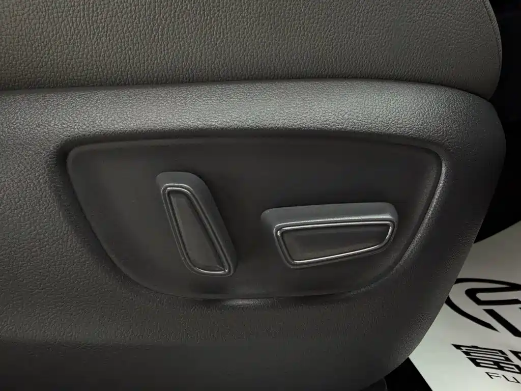 Toyota Granvia — миниатюра 7